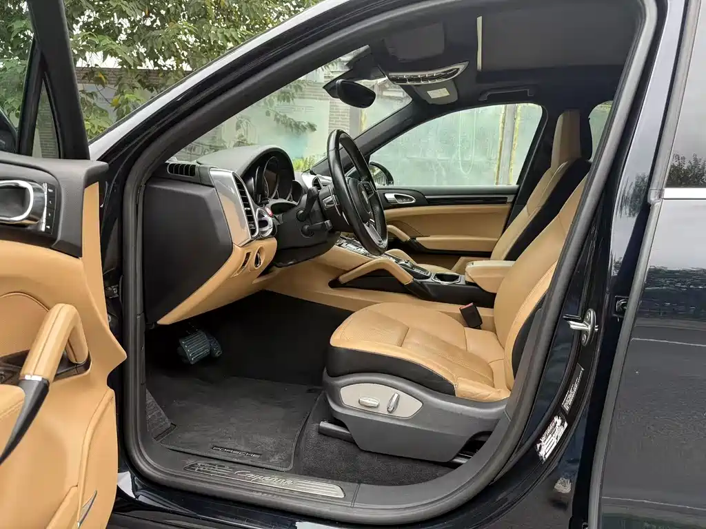 Porsche Cayenne — миниатюра 7