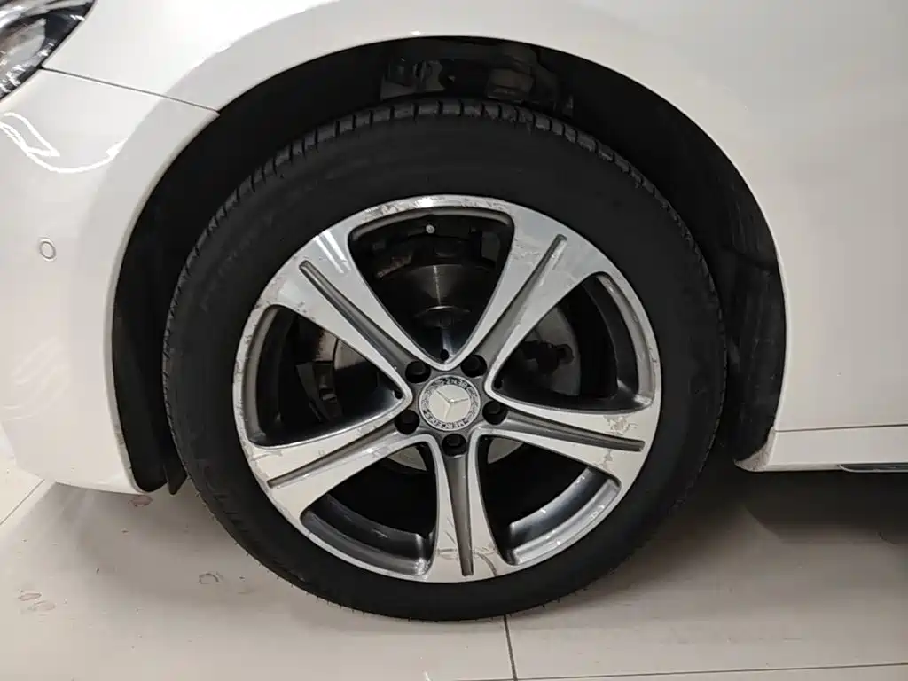 Mercedes-Benz E-Class — миниатюра 23