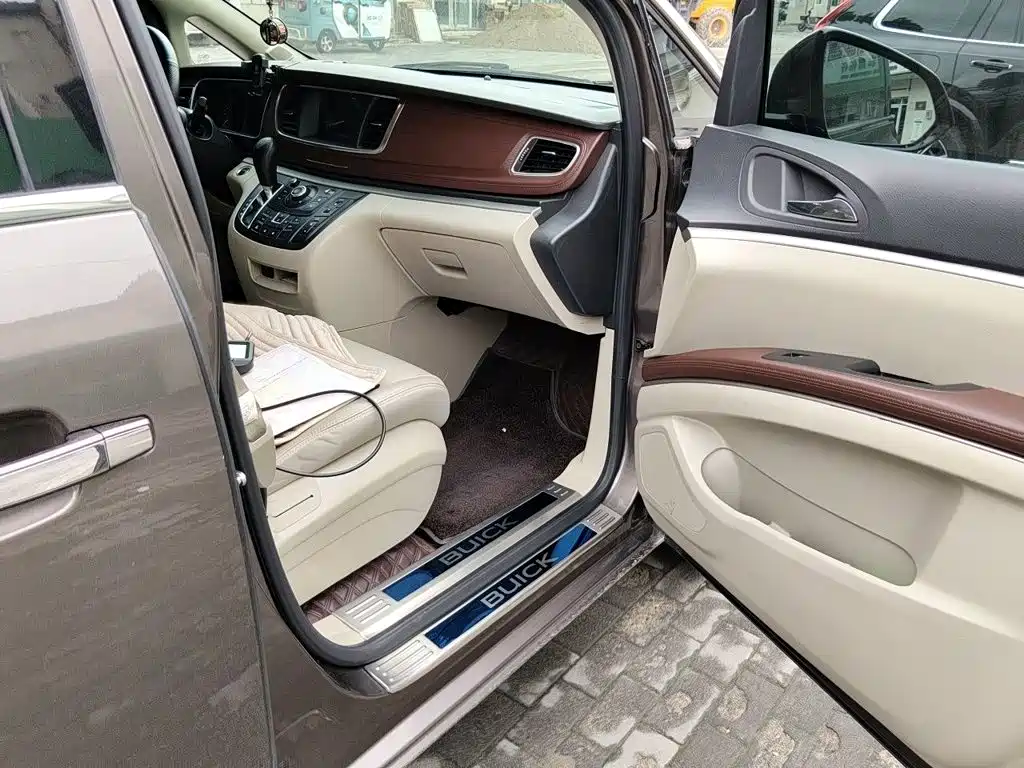Buick GL8 — миниатюра 18