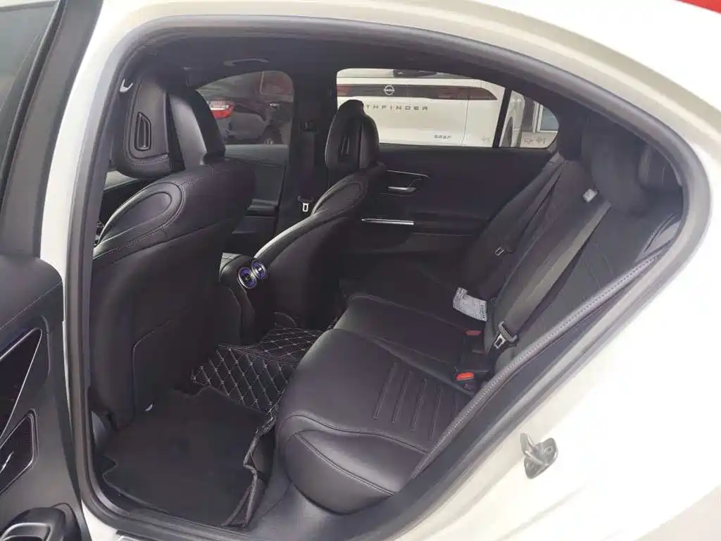 Mercedes-Benz C-Class — миниатюра 4