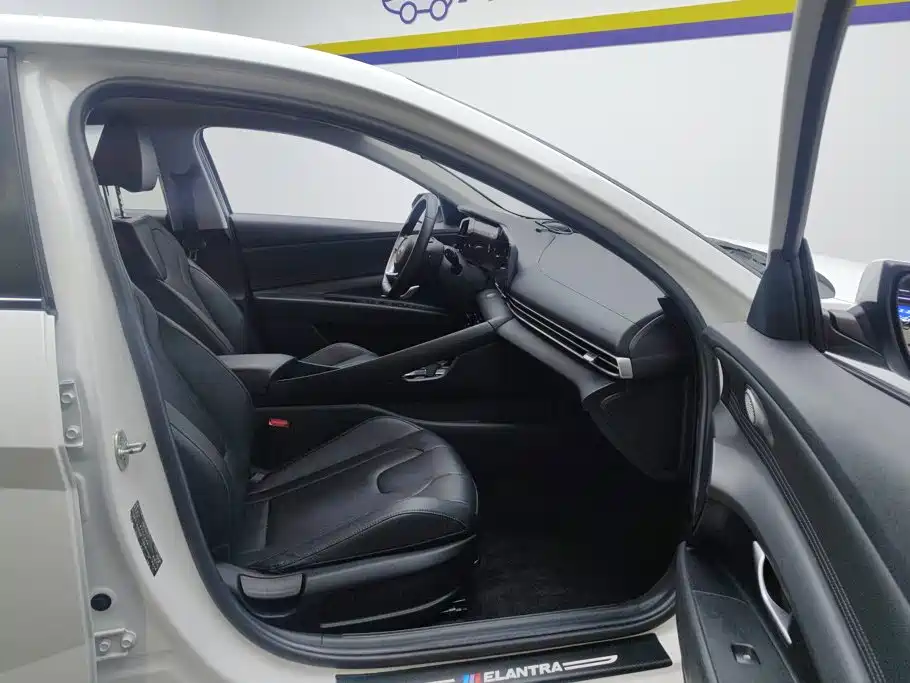 Hyundai Elantra — миниатюра 8