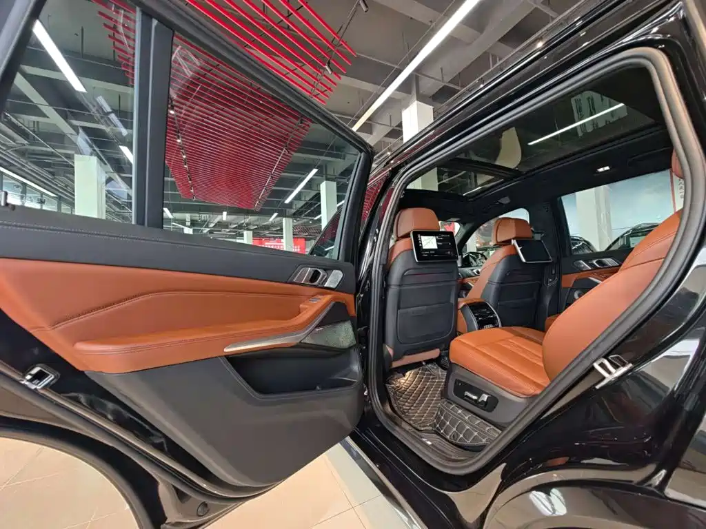BMW X7 — миниатюра 23
