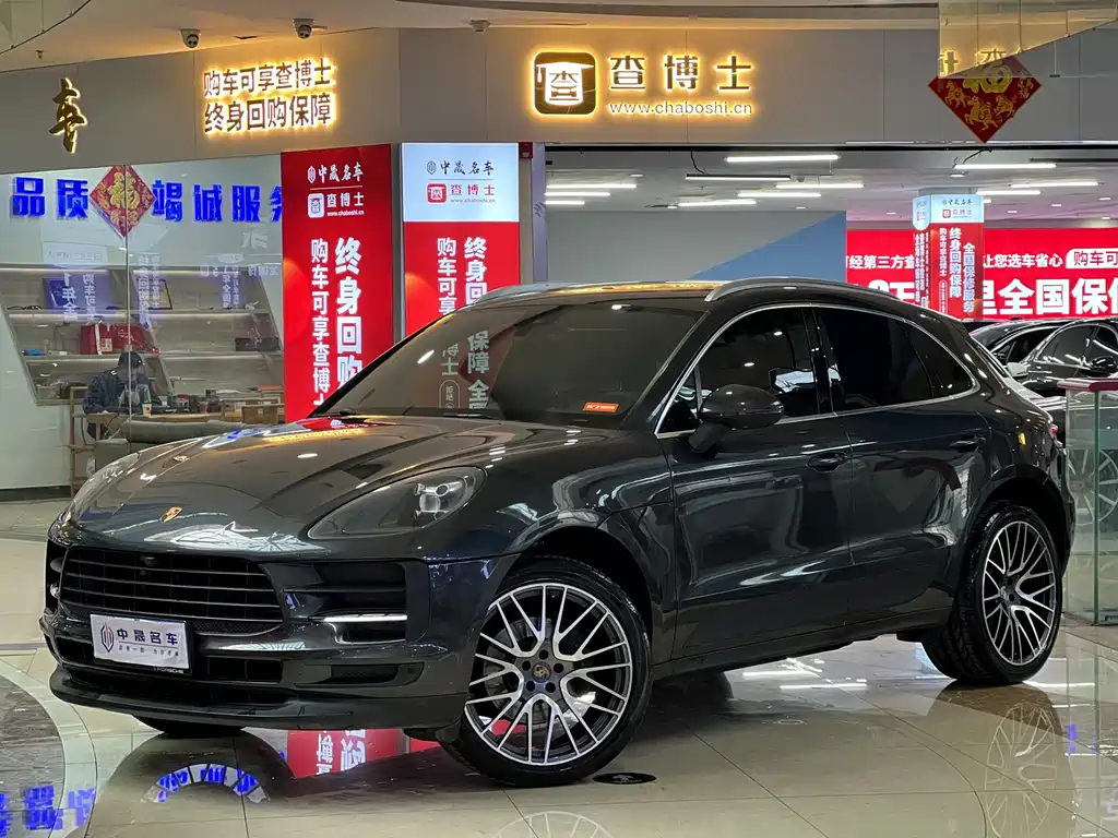 PORSCHE MACAN