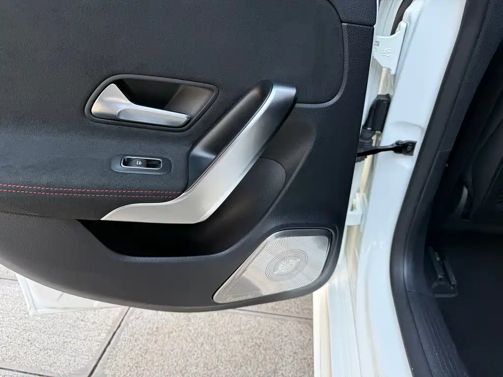 Mercedes-Benz CLA (Import) — миниатюра 32