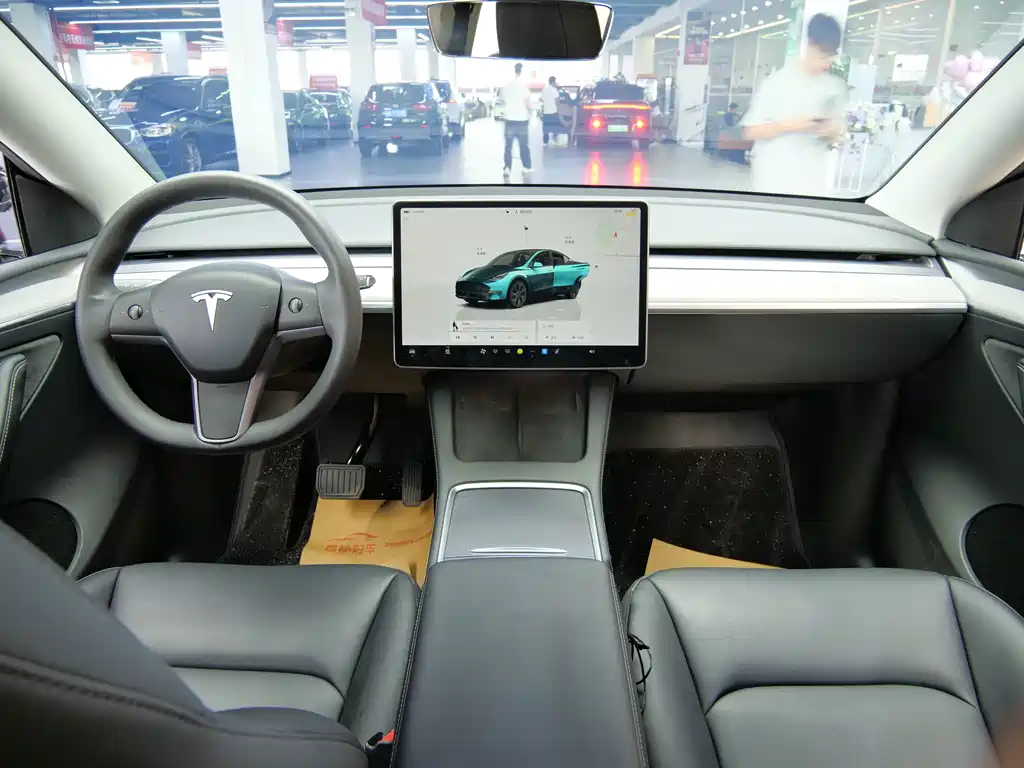 Tesla Model Y — миниатюра 14
