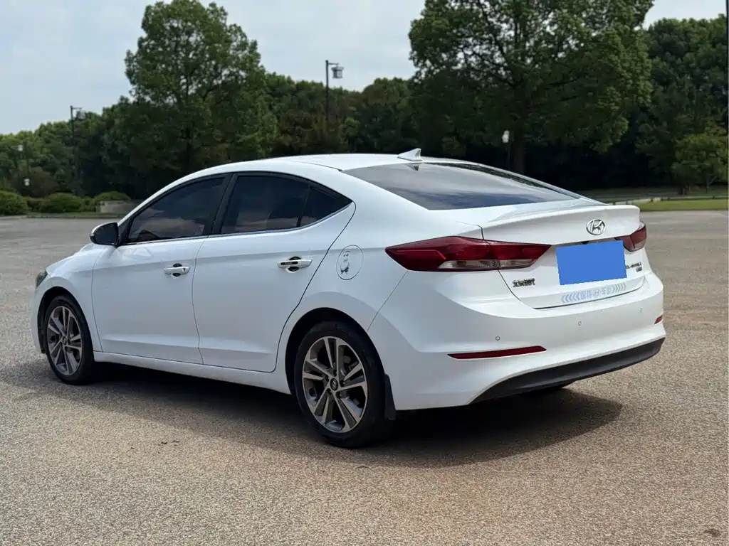 Hyundai Elantra — миниатюра 5