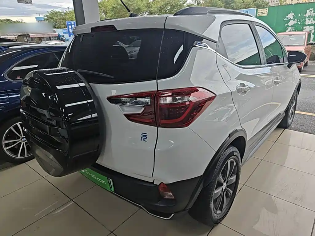 BYD Yuan EV — миниатюра 7