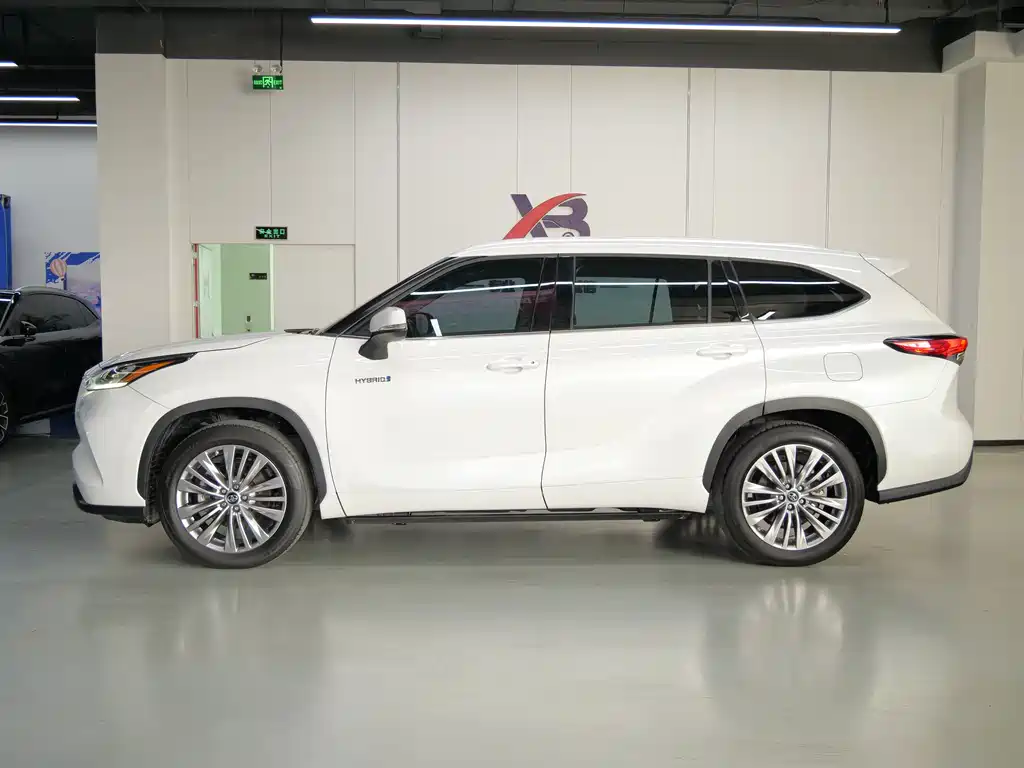 TOYOTA HIGHLANDER