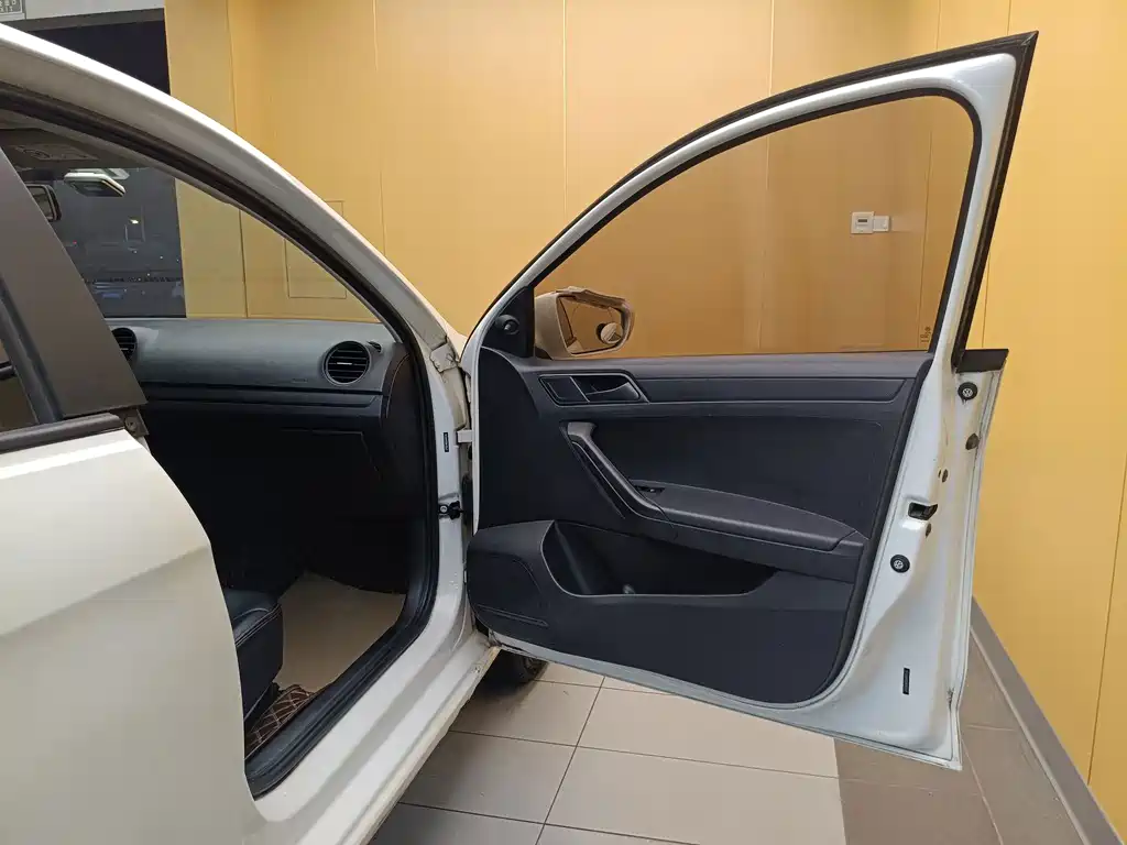 Volkswagen Jetta — миниатюра 26