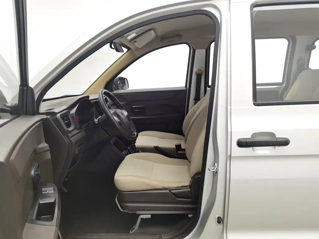Wuling Hongguang V — миниатюра 10
