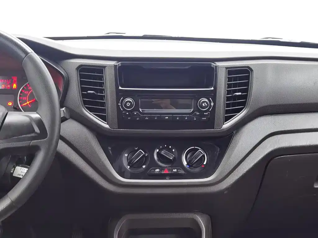 Wuling Hongguang V — миниатюра 12