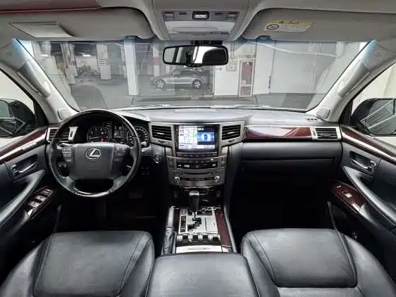 Lexus LX — миниатюра 7