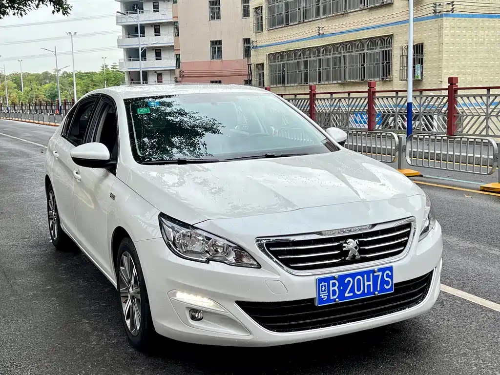 Peugeot 408 2015 1.2T AT Luxury