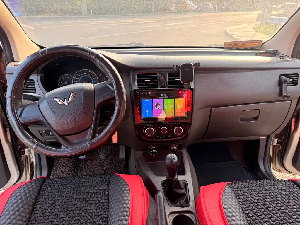 Wuling Rongguang V — миниатюра 18