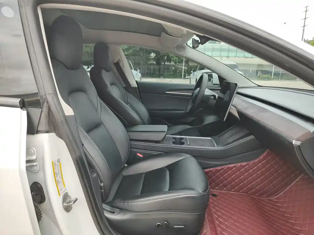 Tesla Model 3 — миниатюра 8