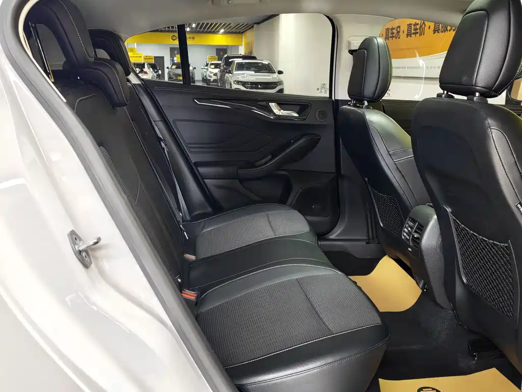 Ford Focus Hatchback EcoBoost 180 Auto Edge Trend Type, фото 10