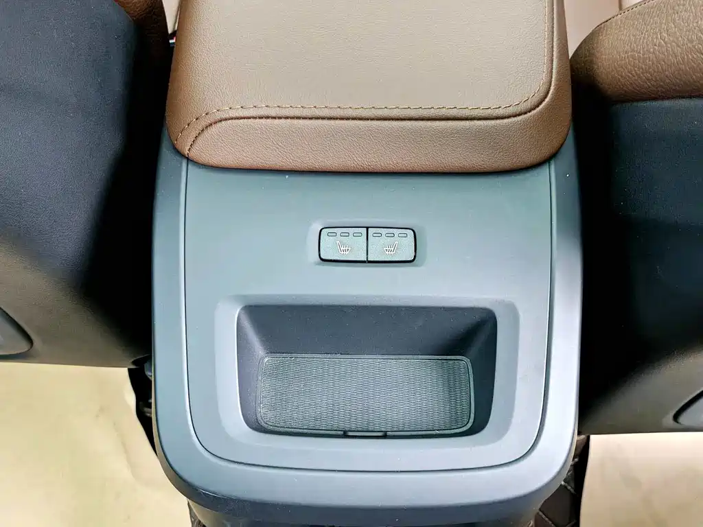 Volvo XC60 PHEV — миниатюра 14