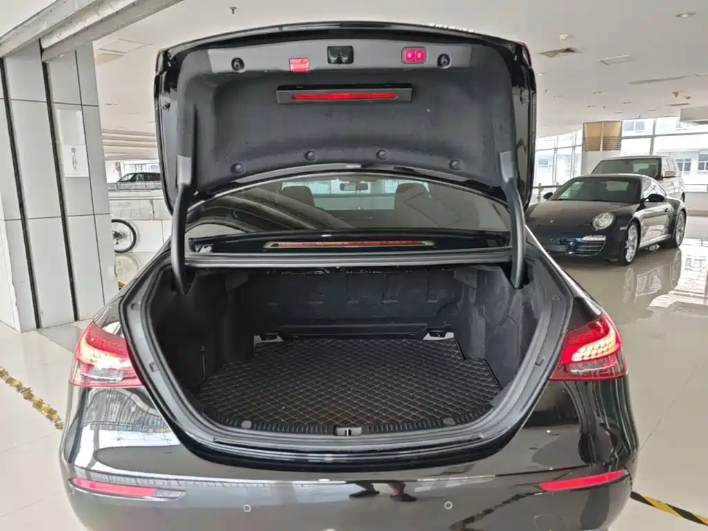 Mercedes-Benz E-Class — миниатюра 19