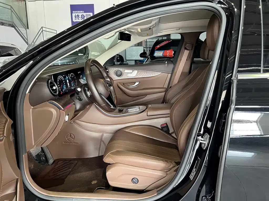 Mercedes-Benz E-Class — миниатюра 8
