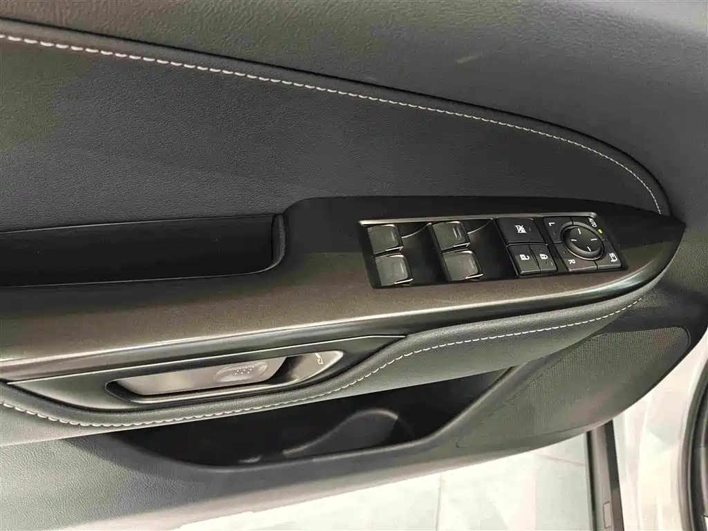 Lexus NX — миниатюра 10
