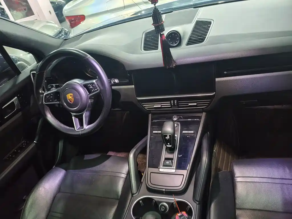 Porsche Cayenne — миниатюра 5
