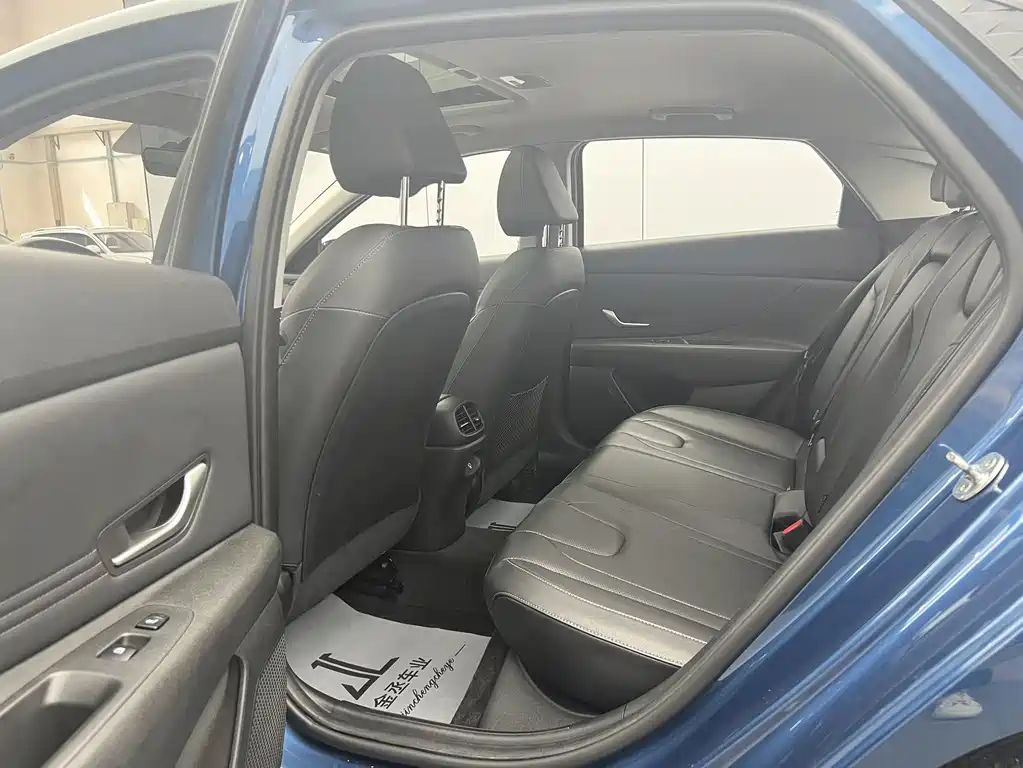 Hyundai Elantra 2023 1.5L CVT TOP Flagship