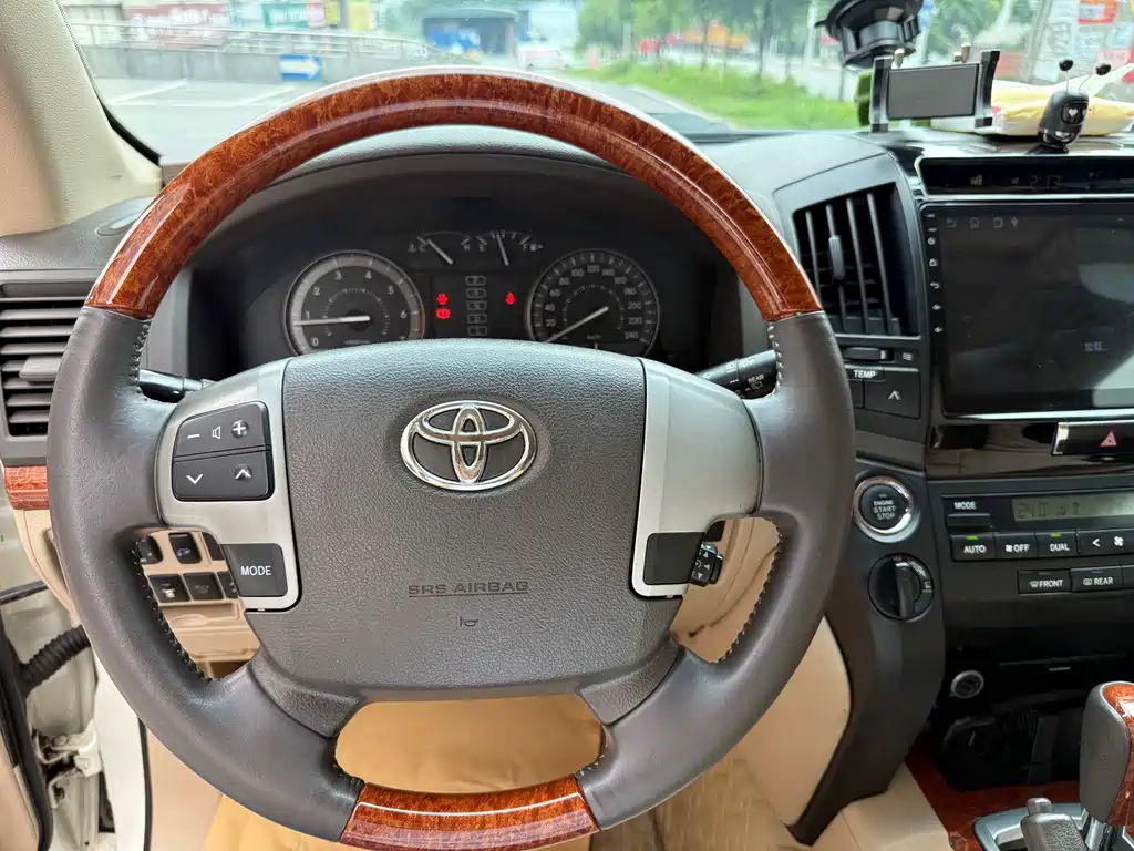 Toyota Land Cruiser — миниатюра 7