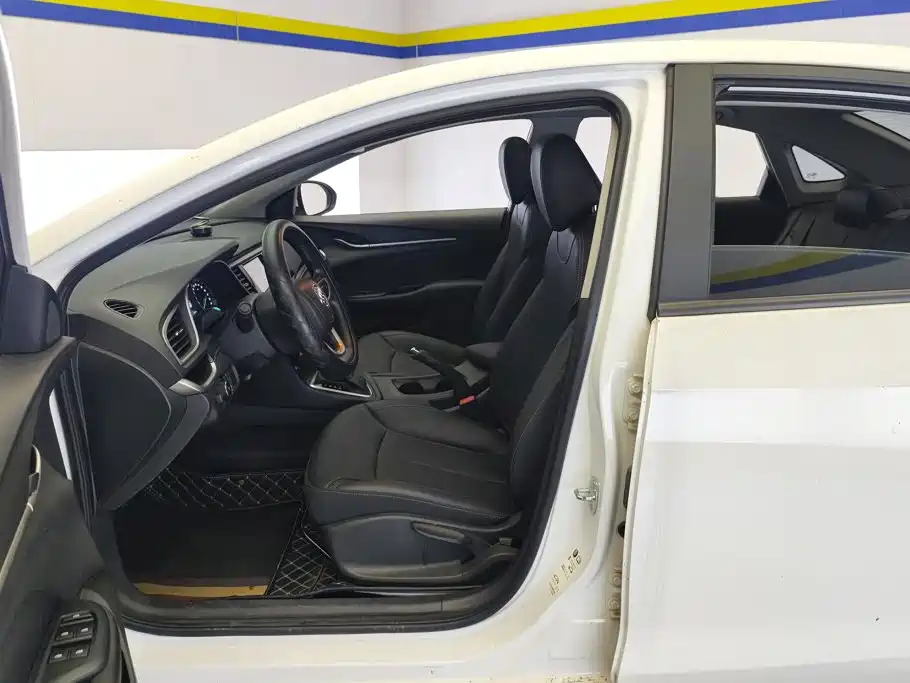 Buick Excelle — миниатюра 9