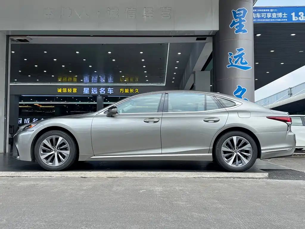 Lexus LS — миниатюра 13
