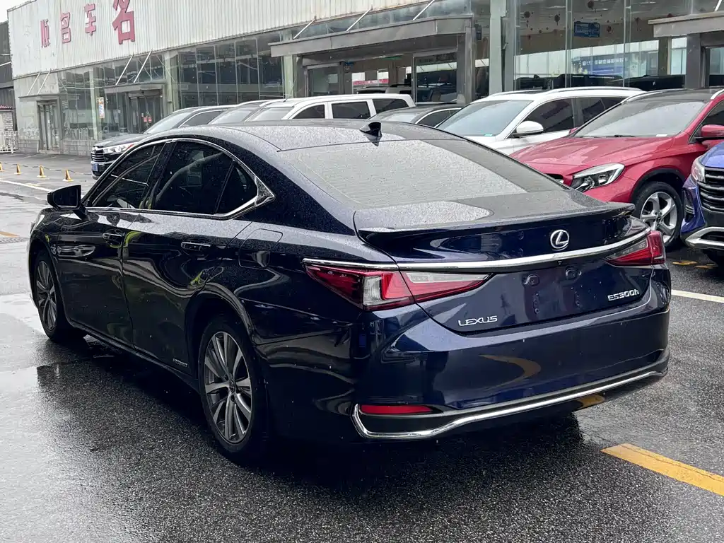 Lexus ES — миниатюра 11