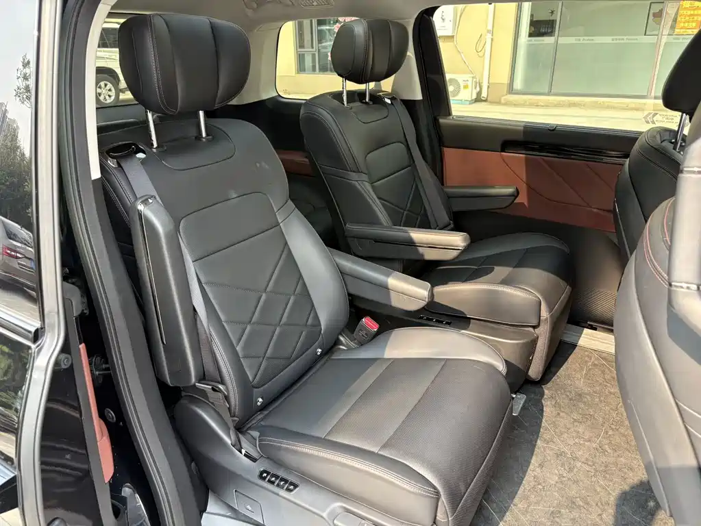 GAC Motor Trumpchi E8 PHEV — миниатюра 18