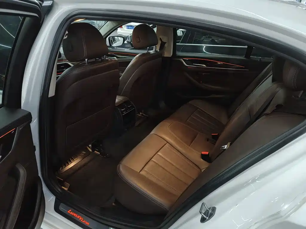 BMW 5 Series — миниатюра 7