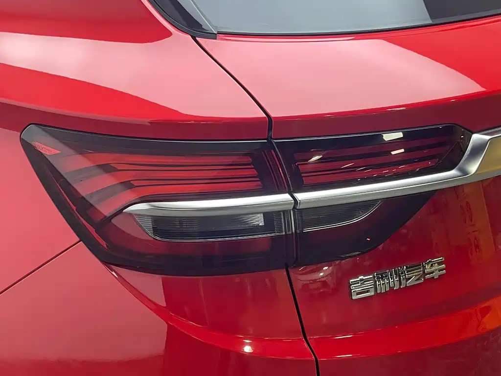 Geely Binyue — миниатюра 10