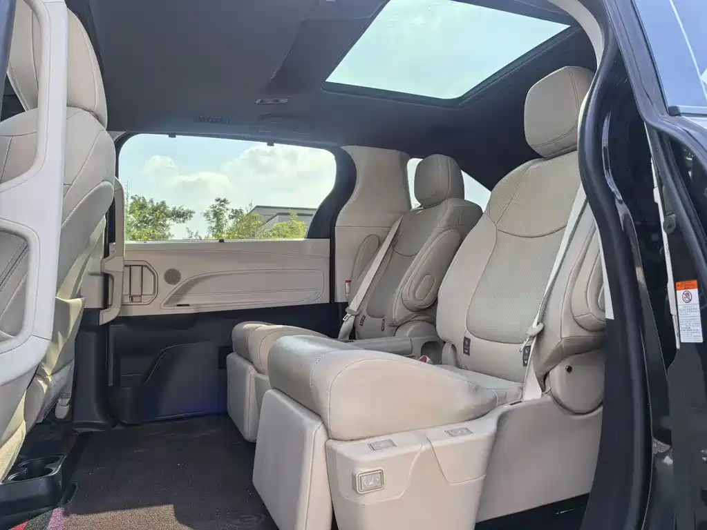 Toyota Granvia — миниатюра 4