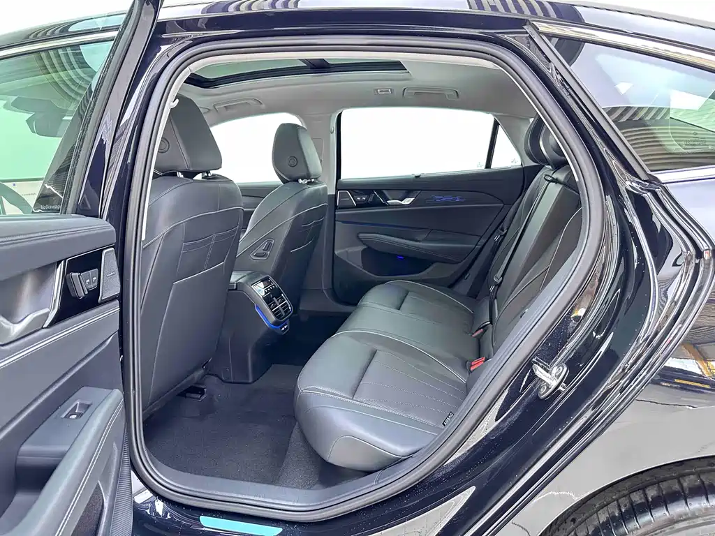 Volkswagen Passat 2025 Pro 380TSI