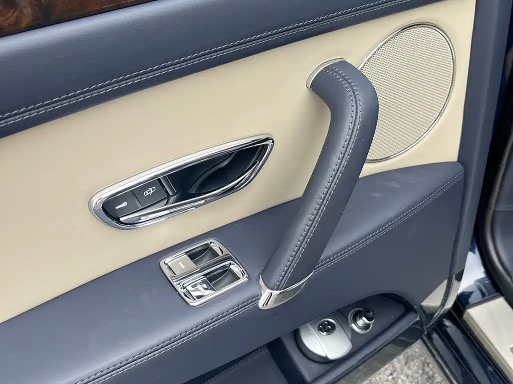 Bentley Flying Spur — миниатюра 12