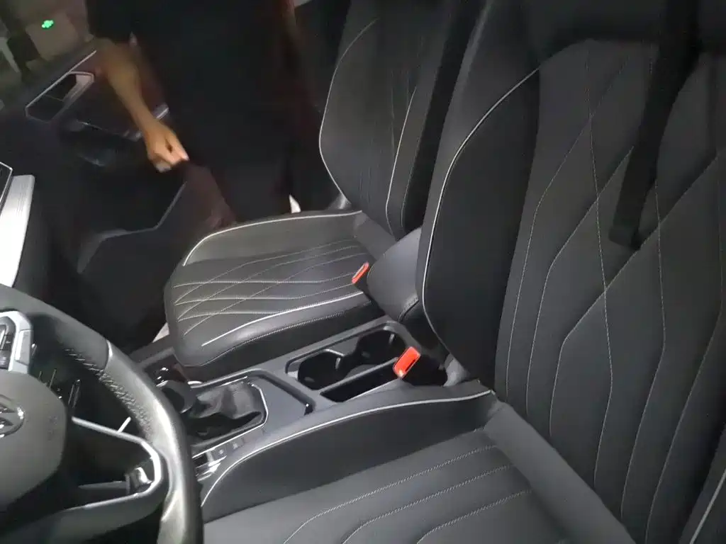 Volkswagen Tiguan L — миниатюра 11