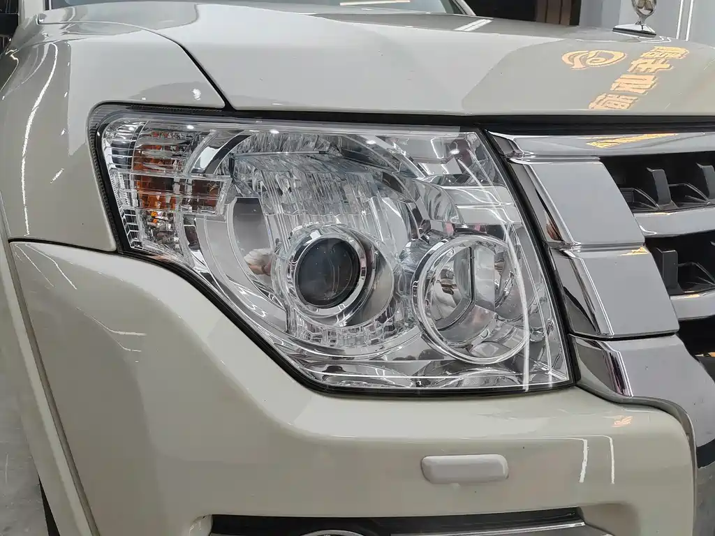 Mitsubishi Pajero (Import) — миниатюра 19