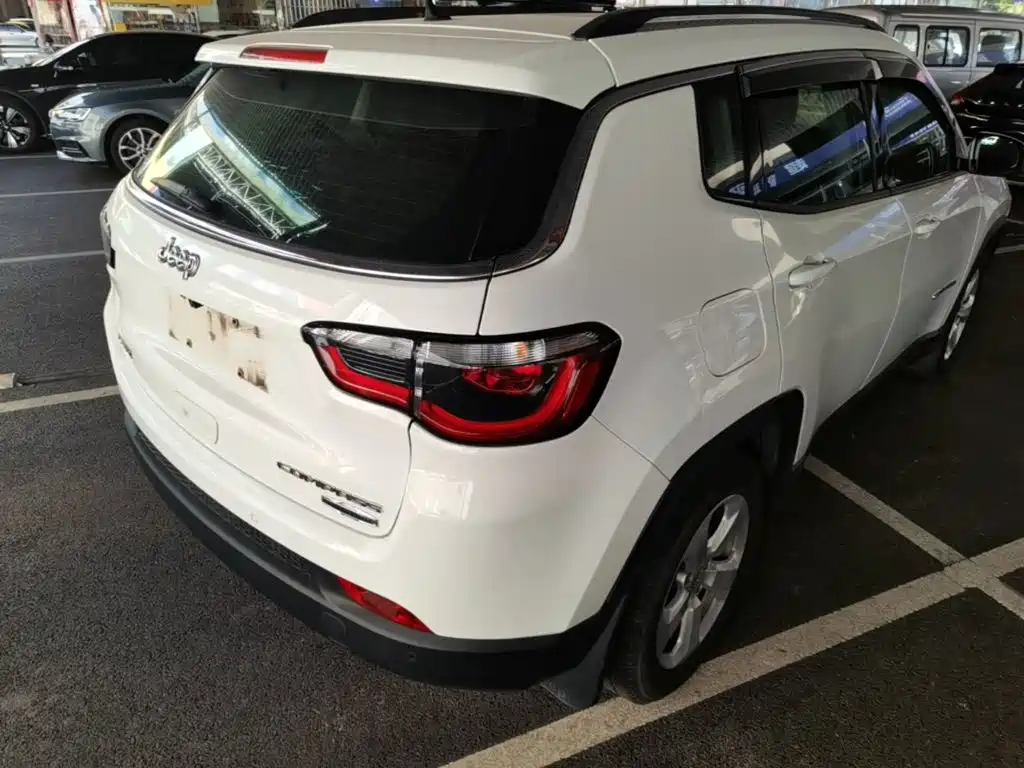 Jeep Compass — миниатюра 7
