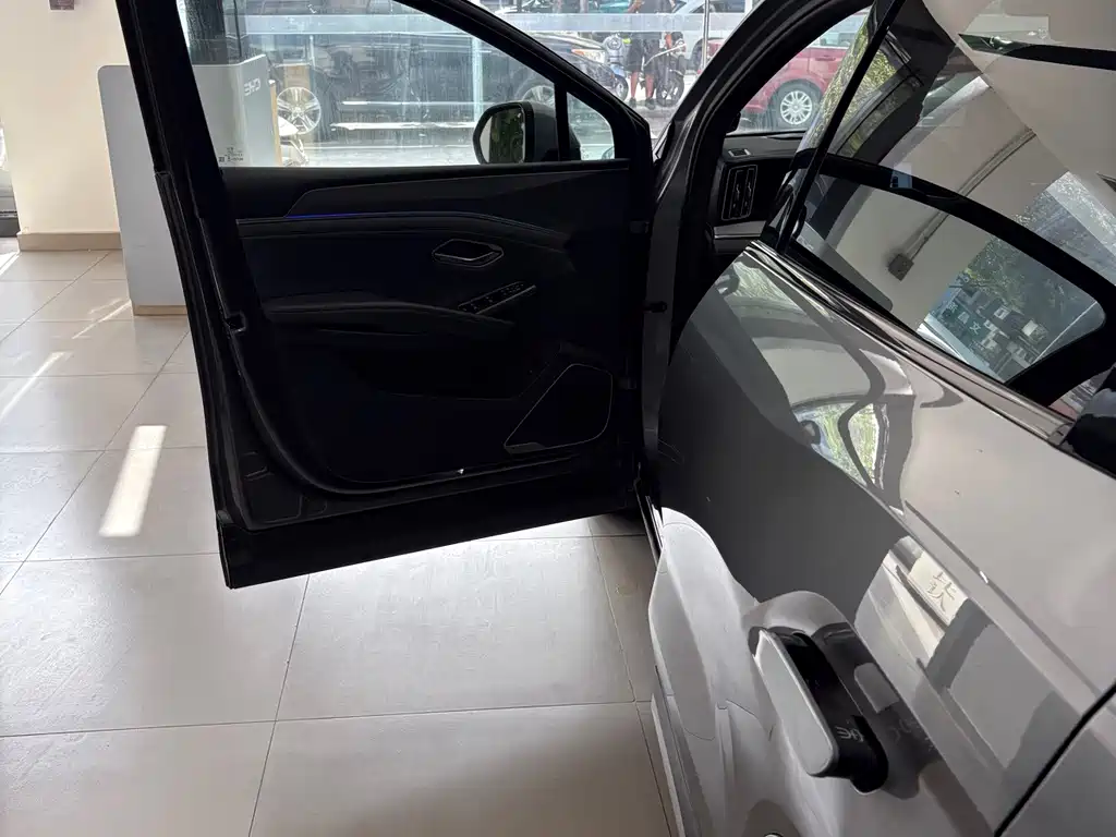 BYD L DM-i — миниатюра 8