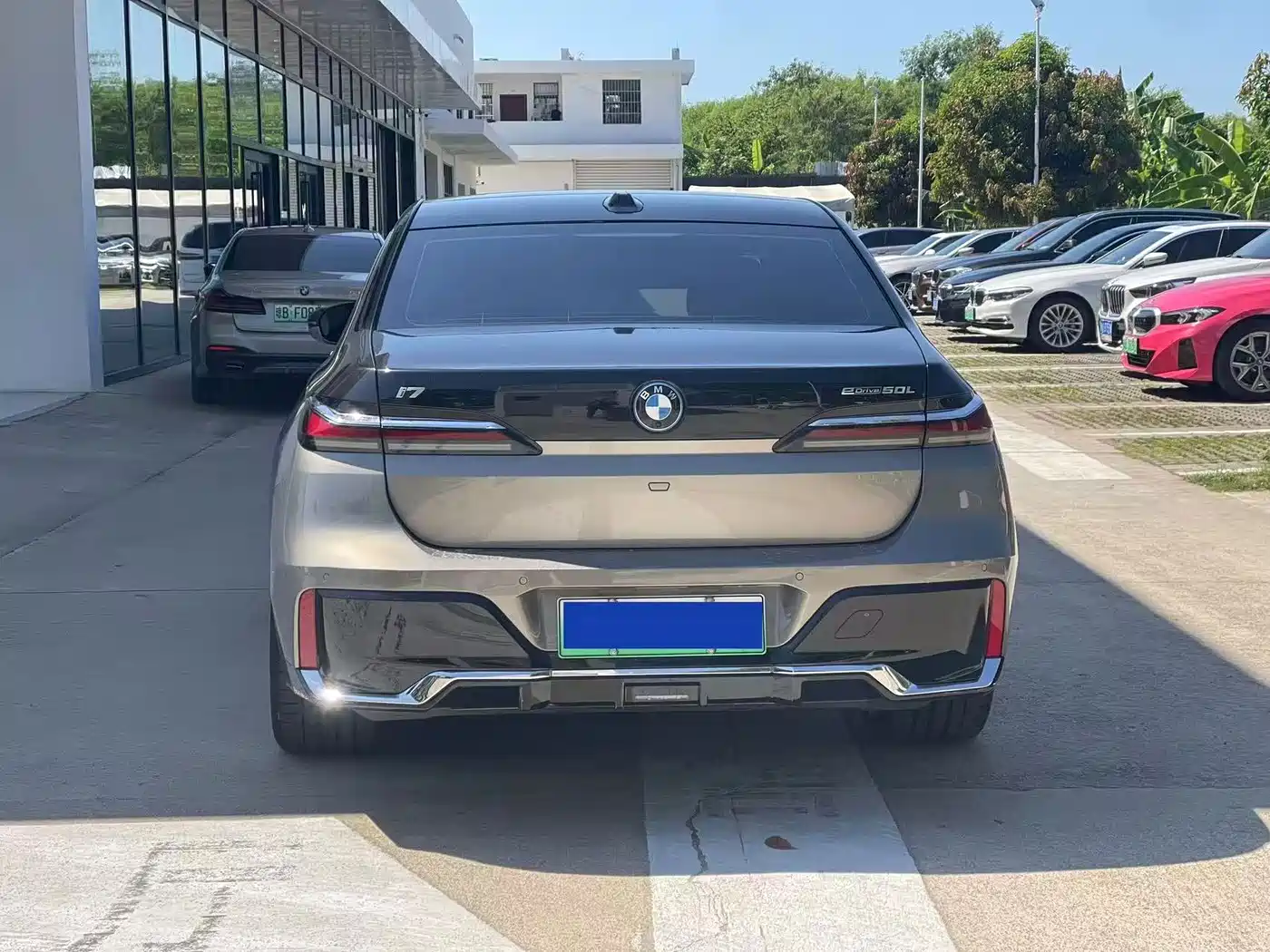 BMW i7