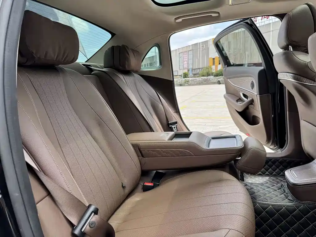 Mercedes-Benz E-Class — миниатюра 22