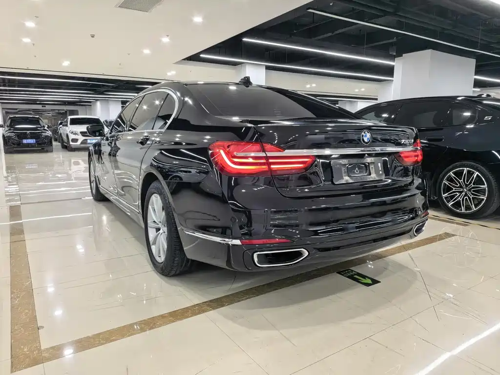 BMW 7 Series — миниатюра 6