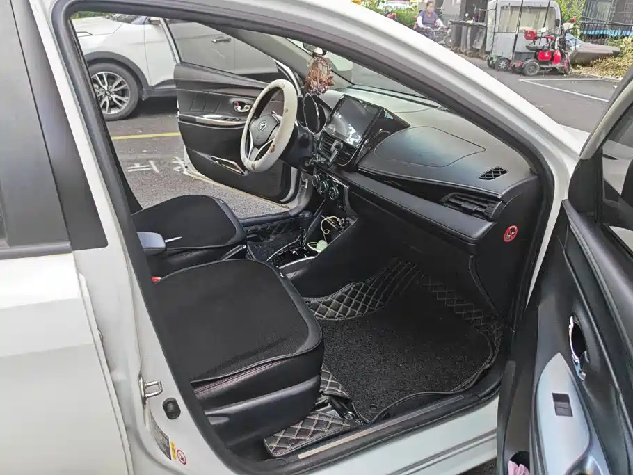 Toyota Yaris L — миниатюра 8