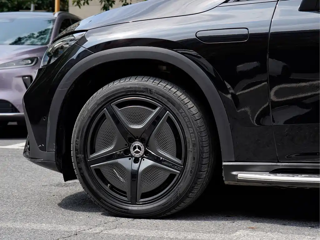 Mercedes-Benz EQE SUV — миниатюра 8