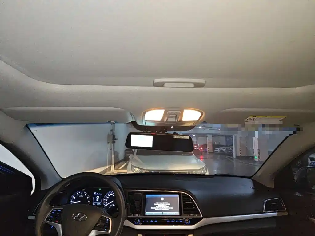Hyundai Elantra — миниатюра 14