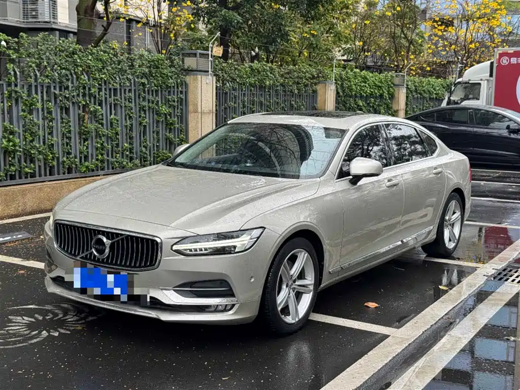 Купить Volvo S90