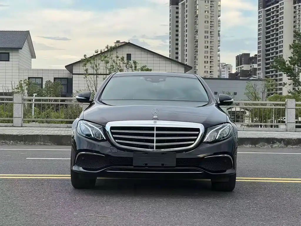Mercedes-Benz E-Class — миниатюра 2