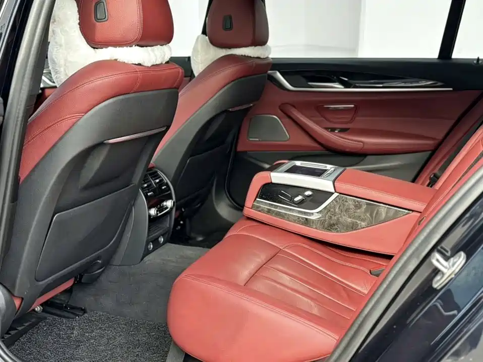 BMW 5 Series — миниатюра 6