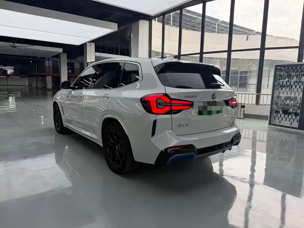 BMW iX3 — миниатюра 13